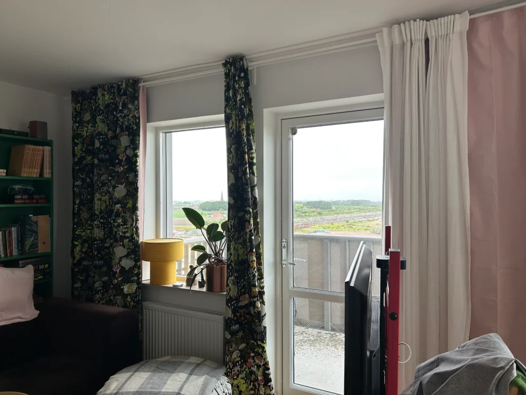 Nya gardiner på plats