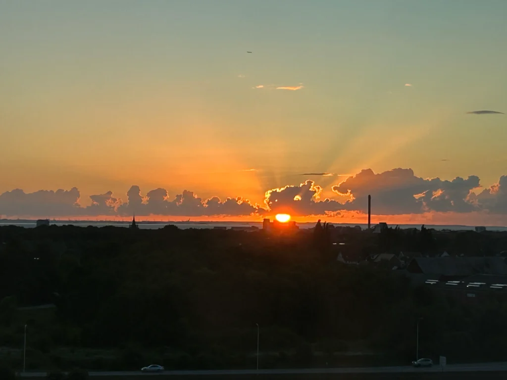 Solnedgång över västra Malmö och Öresund